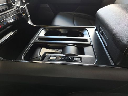 Used 2023 Ford F150 Lariat w/ Trailer Tow Package image 22