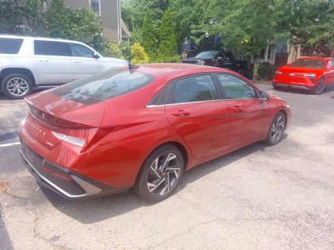 Used 2024 Hyundai Elantra Limited FWD image 2