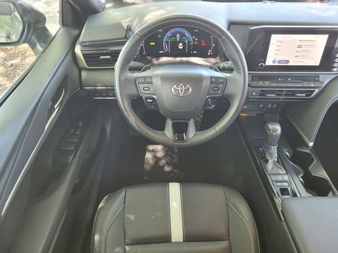 Used 2025 Toyota Camry SE image 11