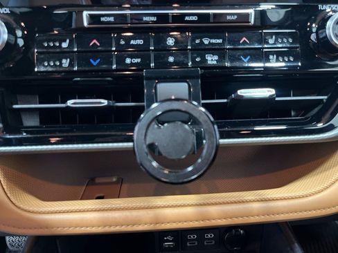 Used 2022 Toyota Highlander Platinum AWD/4WD image 14