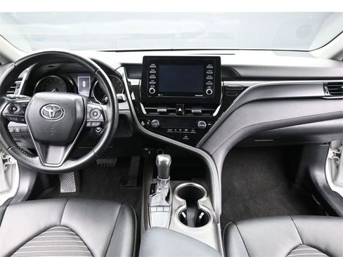 Used 2023 Toyota Camry SE image 14