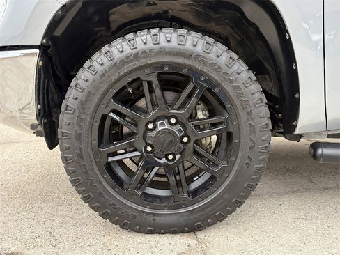 Used 2019 Toyota Tundra SR5 w/ SR5 Upgrade Package image 9