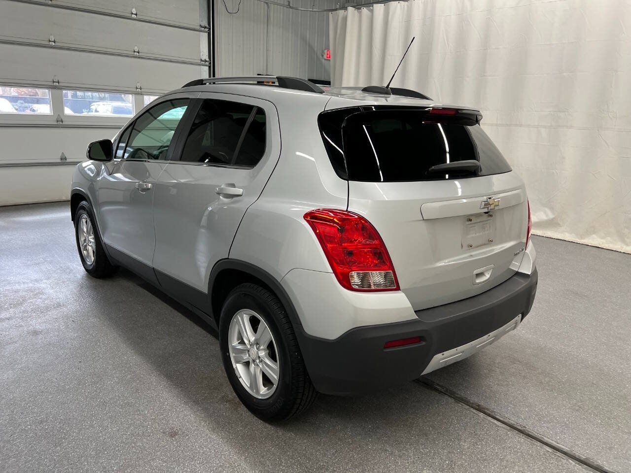 Used 2016 Chevrolet Trax LT w/ LT Sun and Sound Package FWD image 6
