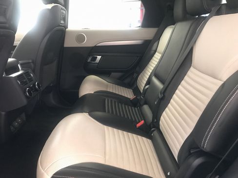 Used 2023 Land Rover Discovery S R-Dynamic image 13