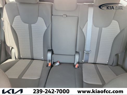 Certified 2025 Kia Sorento LX FWD image 30