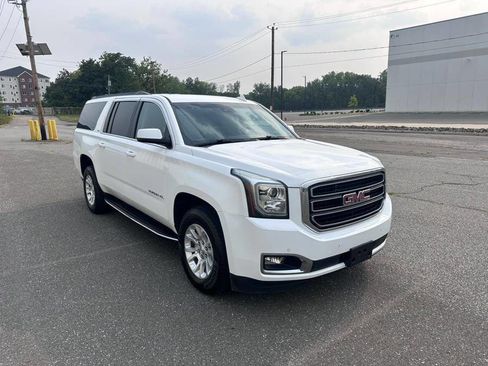 Used 2018 GMC Yukon XL SLT image 2