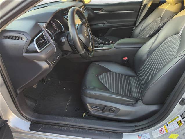 Used 2018 Toyota Camry SE w/ Convenience Package FWD image 10