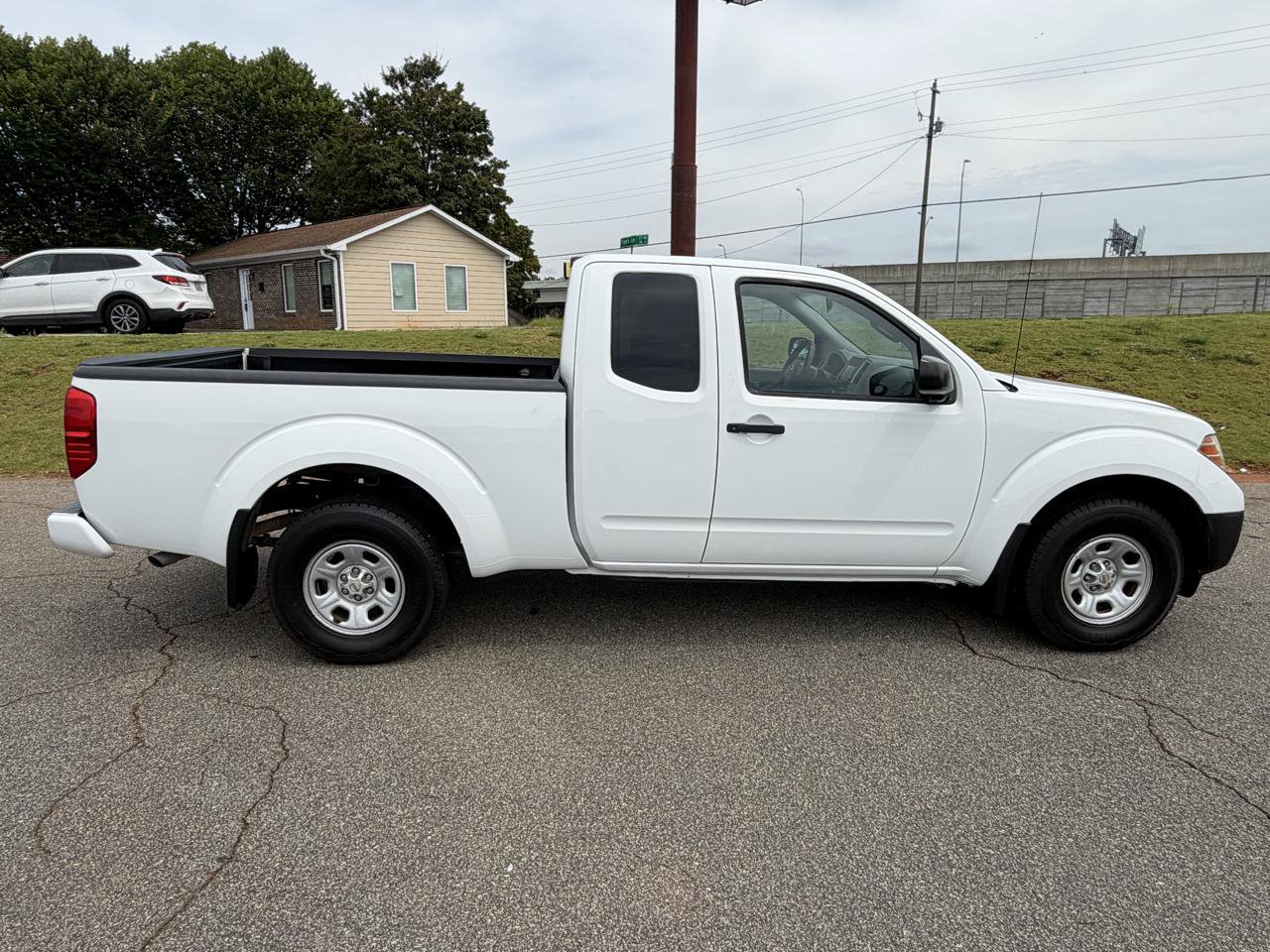 Used 2018 Nissan Frontier S RWD image 4