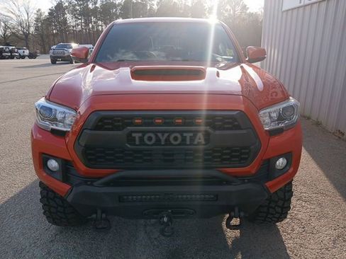 Used 2017 Toyota Tacoma TRD Sport image 12