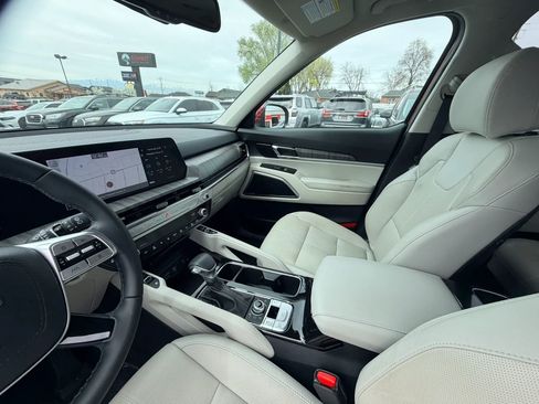 Used 2024 Kia Telluride EX w/ EX Captain's Chair Package AWD/4WD image 12