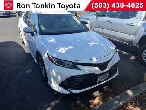 Used 2018 Toyota Camry LE FWD image 1