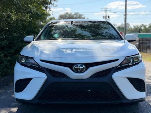 Used 2019 Toyota Camry SE FWD image 2