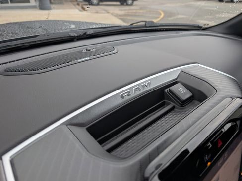 New 2026 RAM 1500 4x4 Crew Cab image 32