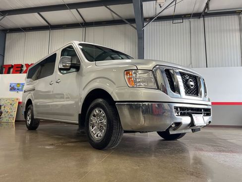 Used 2017 Nissan NV 3500 SV RWD image 47