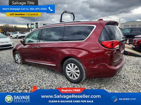 Used 2018 Chrysler Pacifica Touring-L FWD image 3