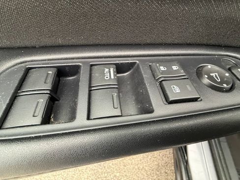 Used 2020 Honda HR-V LX image 13