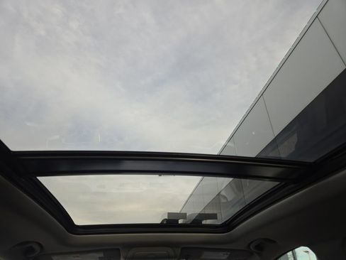 Used 2024 GMC Terrain SLT w/ Elevation Edition image 18