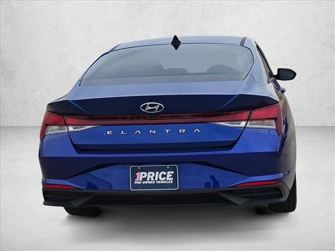 Used 2022 Hyundai Elantra SEL image 7