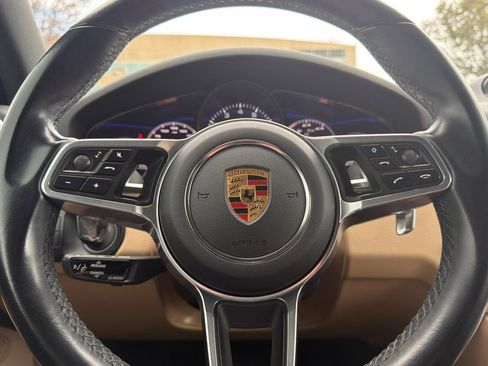 Used 2023 Porsche Cayenne AWD/4WD image 36