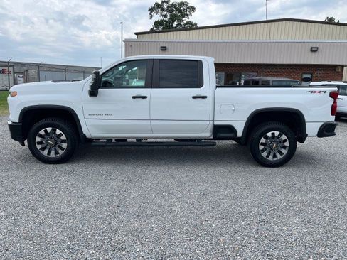 Used 2023 Chevrolet Silverado 2500 Custom w/ Custom Convenience Package AWD/4WD image 10