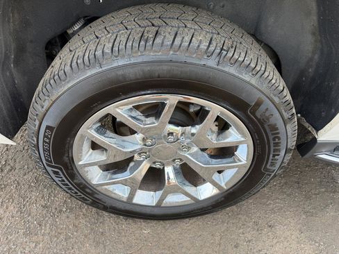 Used 2016 Chevrolet Suburban LTZ RWD image 35
