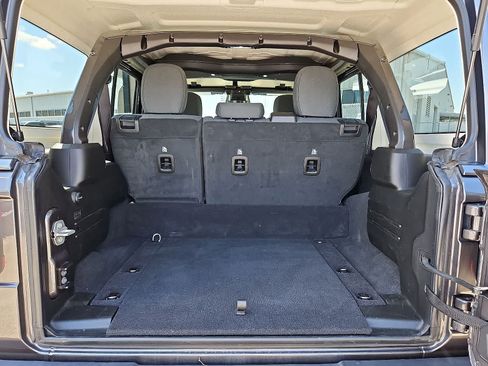 Used 2025 Jeep Wrangler Unlimited Sahara w/ Safety Group AWD/4WD image 30