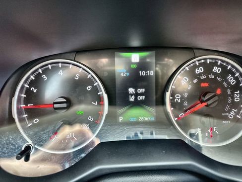 Used 2022 Toyota RAV4 XLE image 24