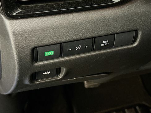 Used 2025 Nissan Sentra SV image 17