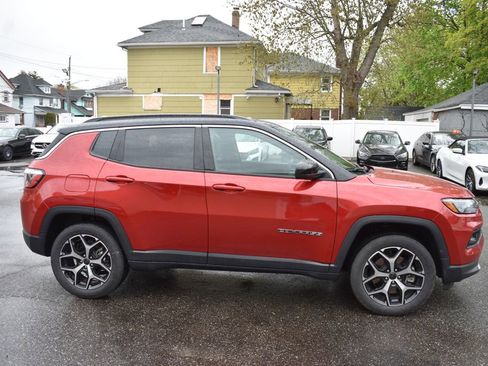 Used 2025 Jeep Compass Limited AWD/4WD image 5