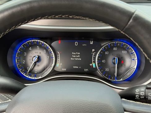 Used 2021 Chrysler Pacifica Touring-L w/ Uconnect Theater Family Group AWD/4WD image 16
