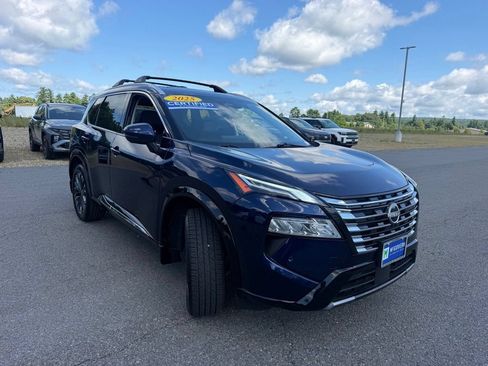 Used 2025 Nissan Rogue Platinum w/ Platinum Premium Package AWD/4WD image 4