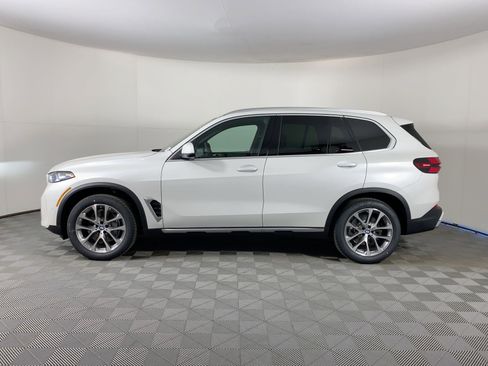 New 2026 BMW X5 xDrive40i w/ Climate Comfort Package image 2