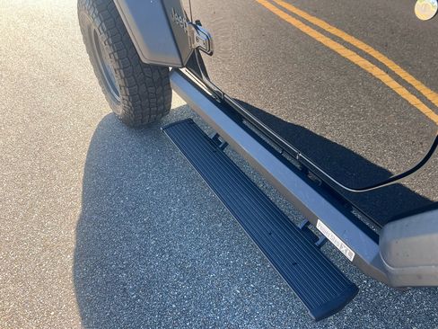 Used 2021 Jeep Wrangler Sport S image 19