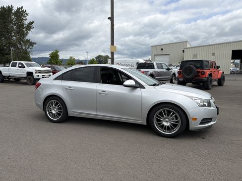 Used 2014 Chevrolet Cruze Eco FWD image 6