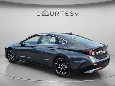 Certified 2025 Hyundai Sonata SEL FWD image 3