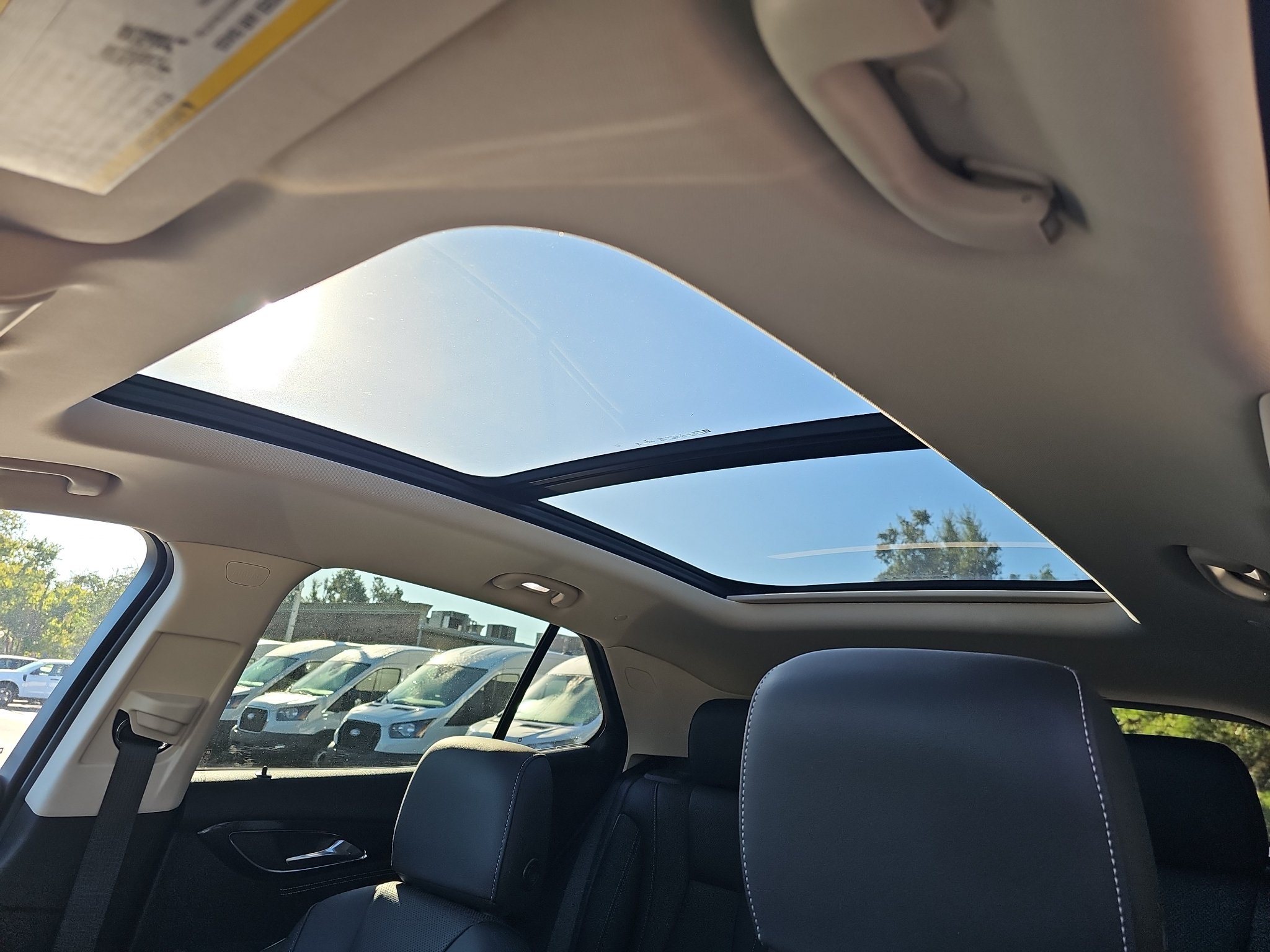 Used 2022 Buick Envision Essence w/ Technology Package I FWD image 10