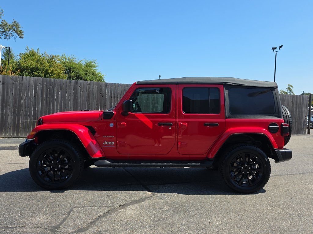 Used 2023 Jeep Wrangler Unlimited Sahara AWD/4WD image 2