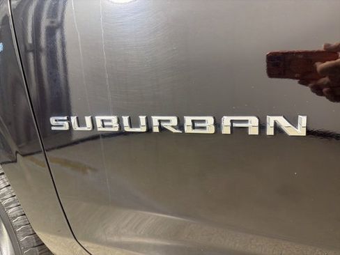 Used 2023 Chevrolet Suburban LT image 5