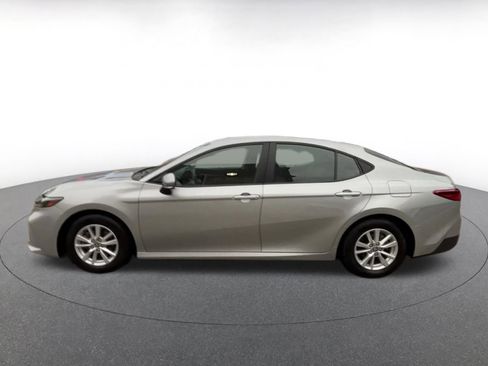 Used 2025 Toyota Camry LE image 8