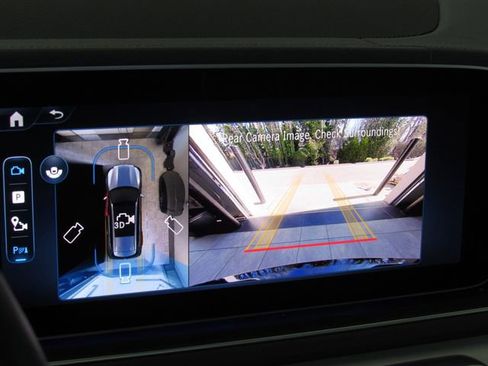 Used 2025 Mercedes-Benz GLS 450 4MATIC image 41