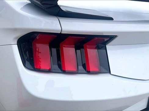 Used 2025 Ford Mustang GT Premium RWD image 39