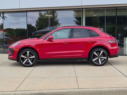 Certified 2025 Porsche Macan AWD/4WD image 2