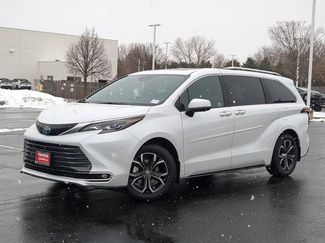Used 2025 Toyota Sienna Platinum video 2