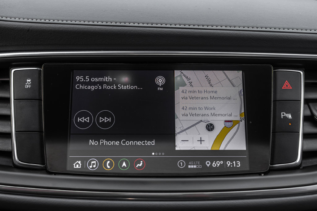 Used 2020 Buick Enclave Essence w/ Sound and Sites Package FWD image 17