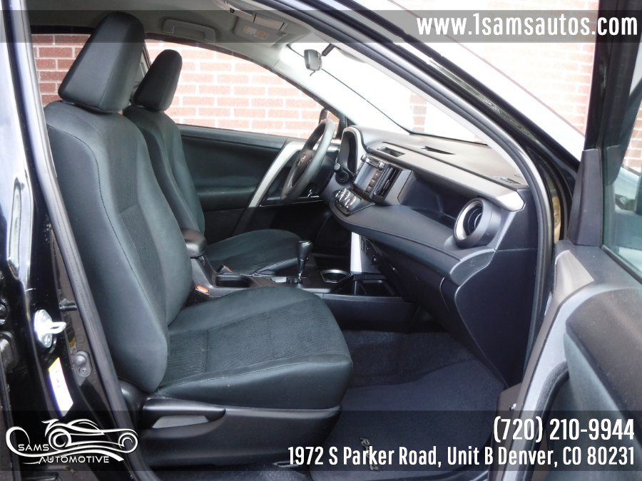 Used 2018 Toyota RAV4 LE w/ Carpet Mat Package AWD/4WD image 9