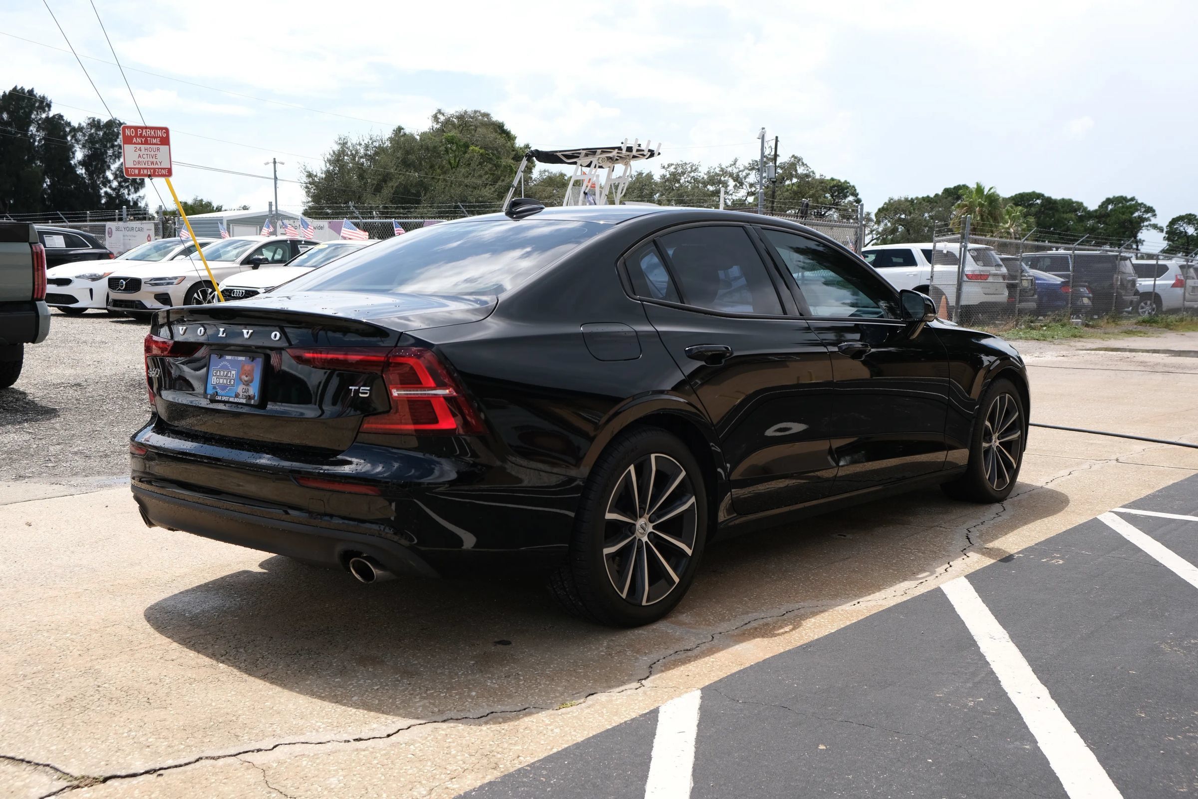 Used 2021 Volvo S60 T5 Momentum FWD image 5