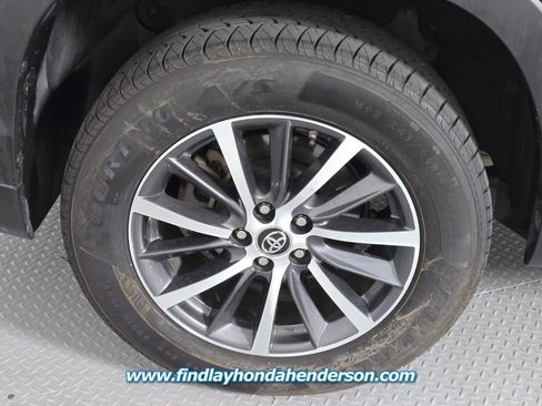 Used 2017 Toyota Highlander XLE image 11