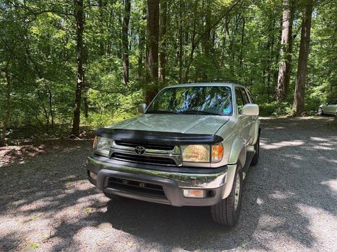 Used 2001 Toyota 4Runner SR5 AWD/4WD image 4