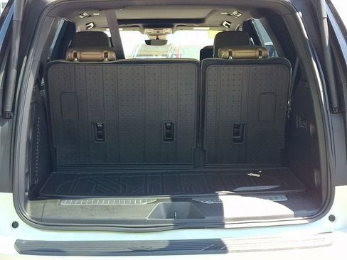 Certified 2023 Chevrolet Tahoe Premier w/ Advanced Technology Package AWD/4WD image 32