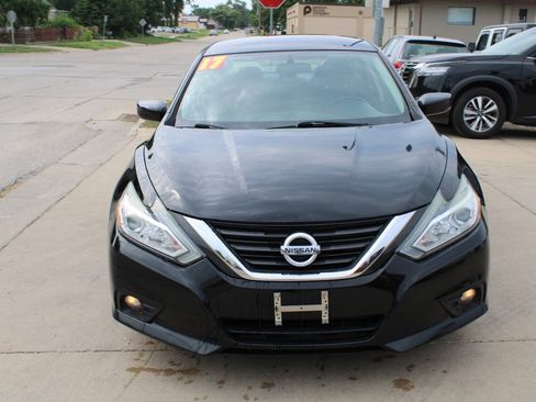 Used 2017 Nissan Altima 2.5 SV FWD image 3
